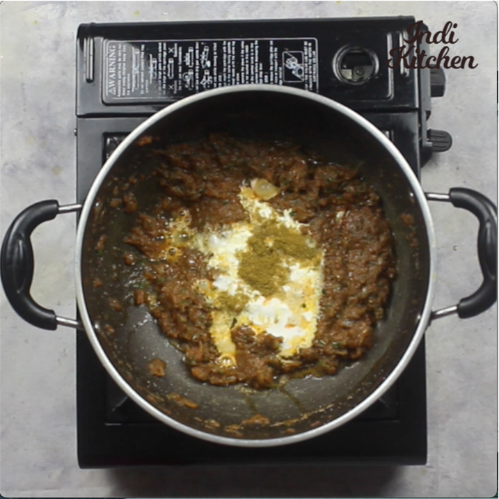 Steamed methi muthiya curry recipe 