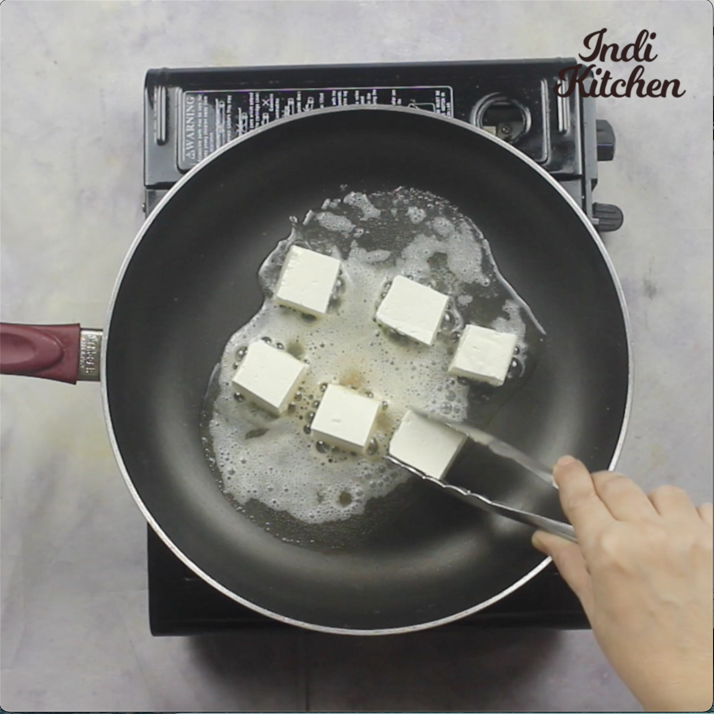 How to make lasooni palak paneer at home